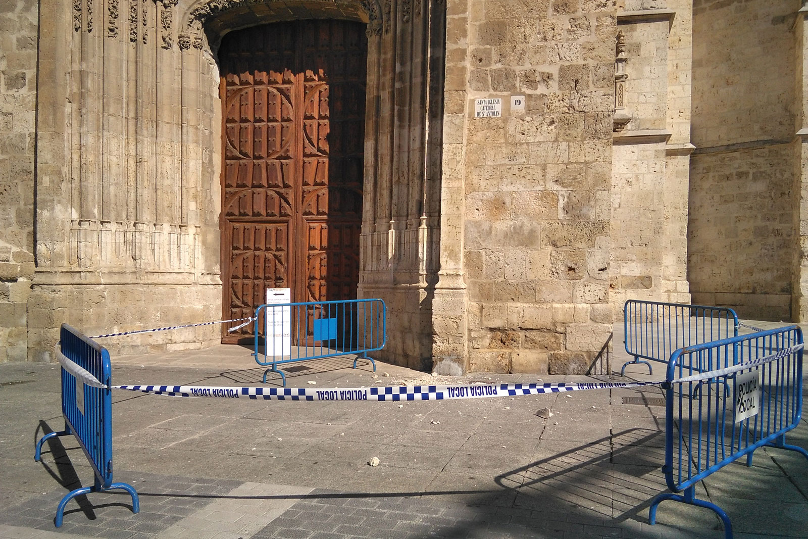 Desprendimiento en la Puerta del Salvador de la Catedral
