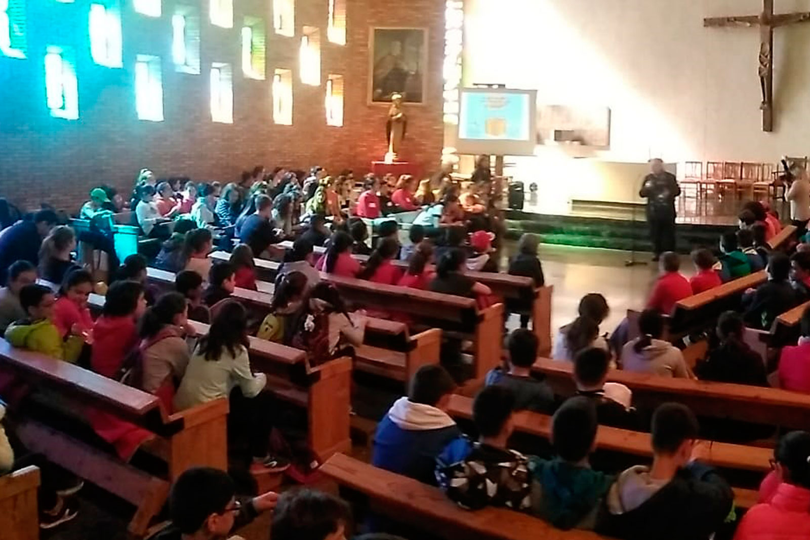 200 niños y niñas viven el regalo de encontrarse