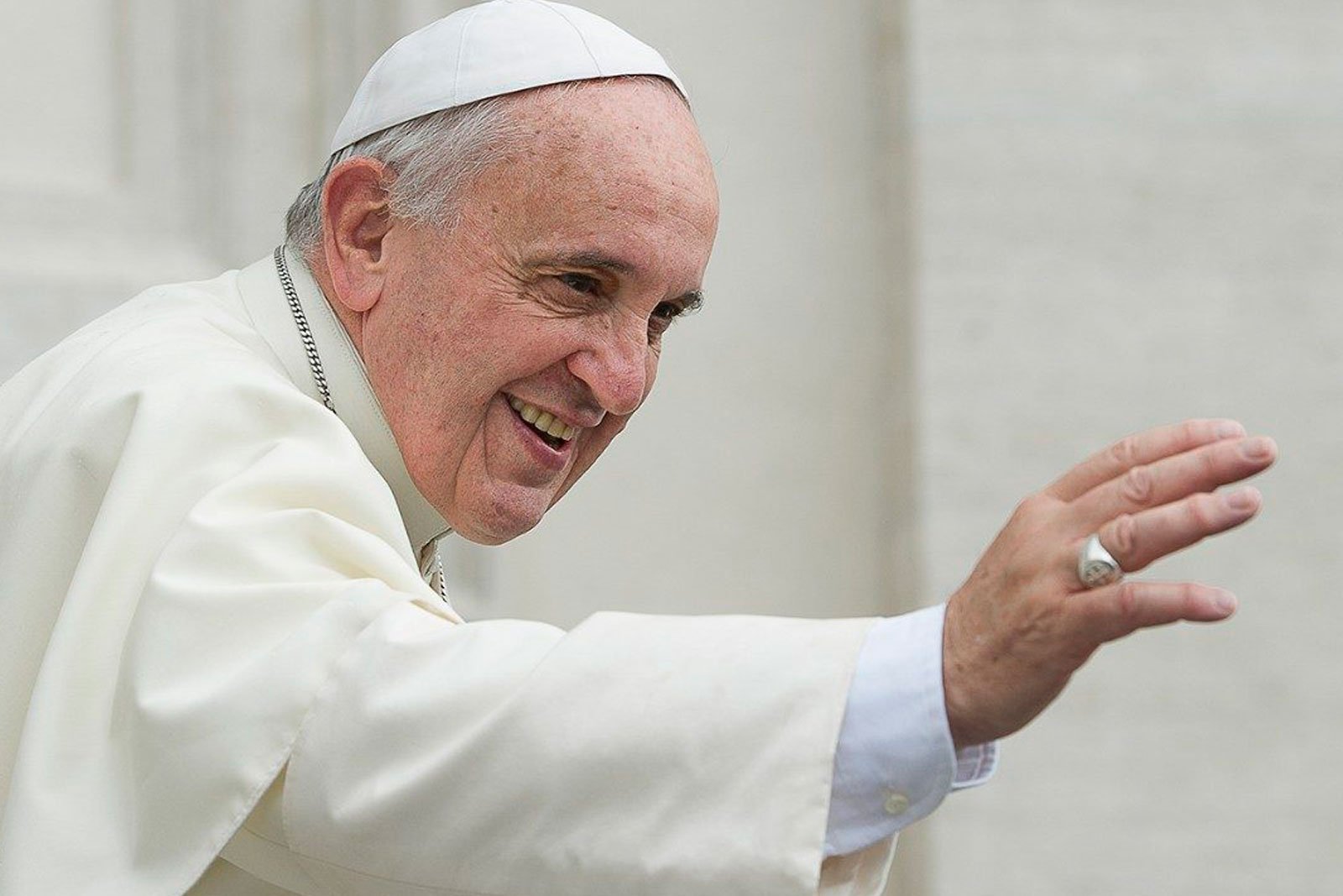 «No tengan miedo de patear las calles, de tocar las heridas de nuestra gente». El Papa a los laicos españoles