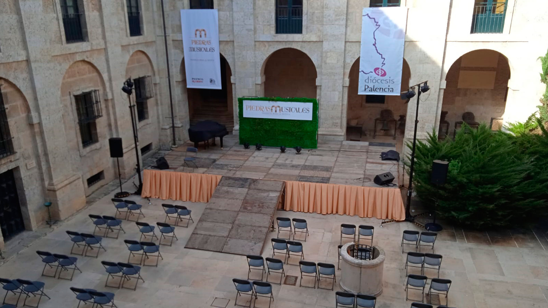 “Mira la música: Piedras musicales” en el patio del Palacio Episcopal
