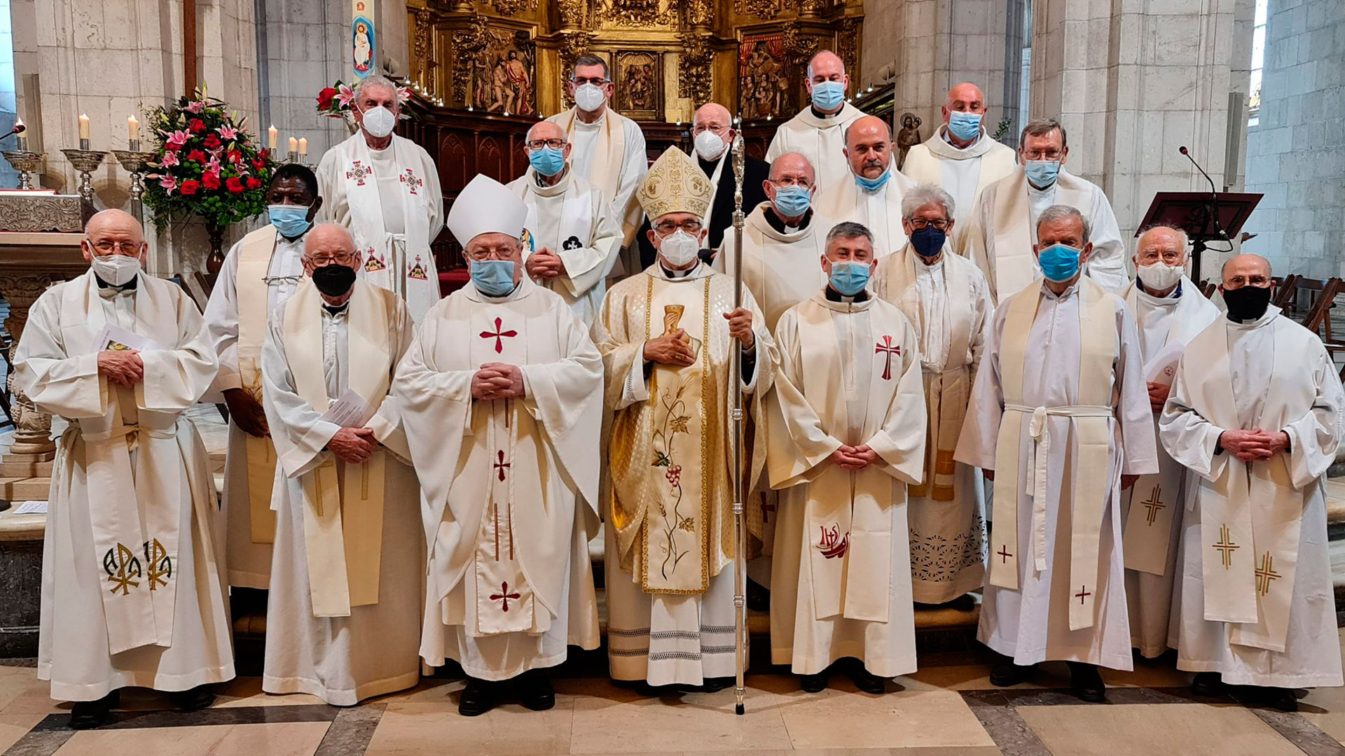 Nuestro obispo participa en la fiesta de San Juan de Ávila en la Catedral de Santander