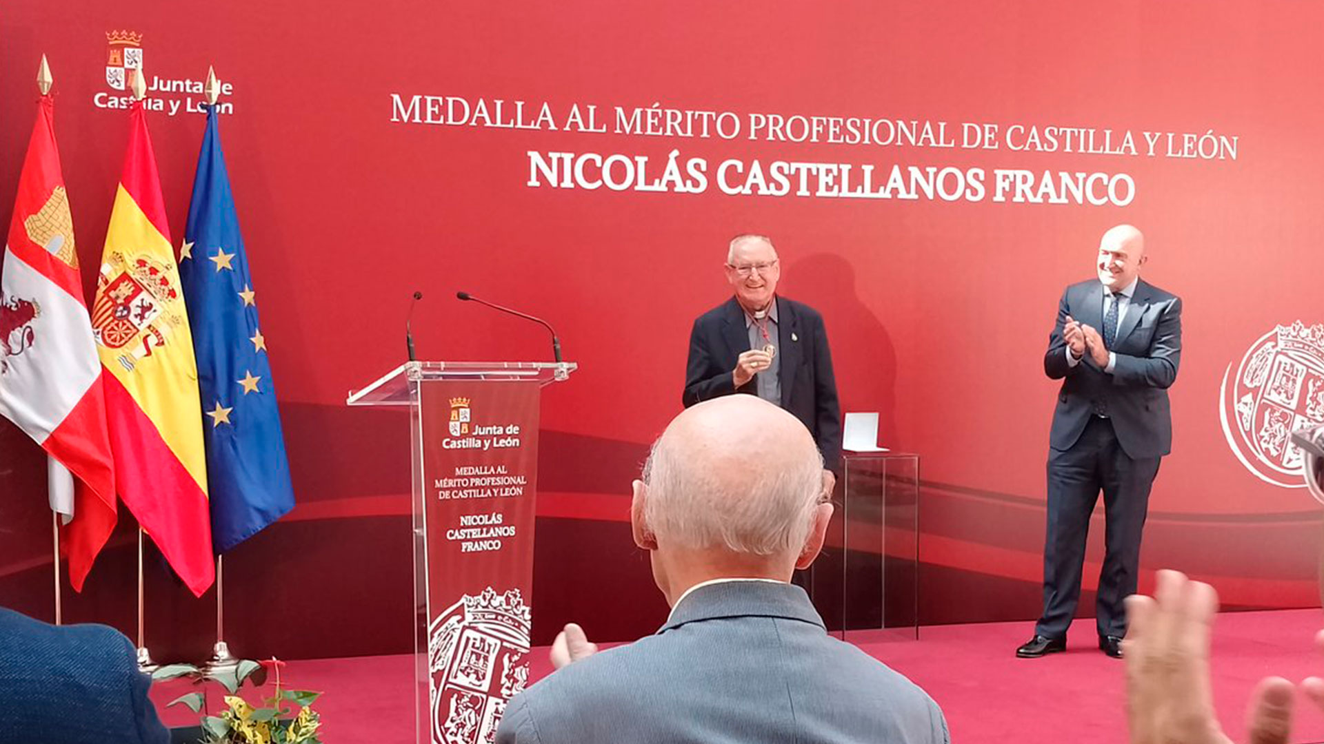 Mons. Nicolás Castellanos recibe la Medalla del Mérito Profesional de la Junta de Castilla y León